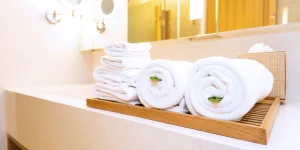 Why are White Towels Standard in Hospitality?